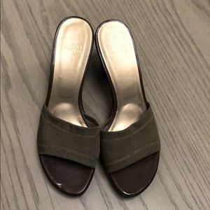 Stuart Weizmann slip in sandal.